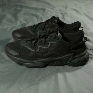 Adidas Shoes Mens 12 Black Ozweego Core Sneakers Originals Athletic Runners - Picture 1 of 10