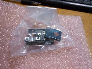 PIEZA CONECTOR ELCO / VERICON # 01-3104-105-001 NSN: 5935-00-919-4349 - Imagen 1 de 2