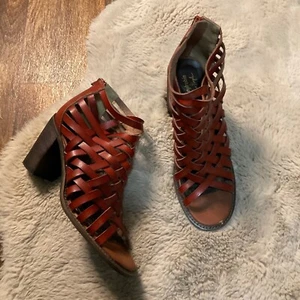 Farylrobin Free People Sandale geflochtenes braunes Leder Größe 10 Absatz offene Zehenpartie - Bild 1 von 10