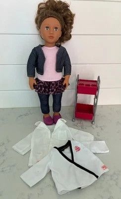 Lote de muñecas Battat Our Generation 18" ~ tutú, chaqueta de karate, abrigo blanco, carro de salón Foto 1 de 4