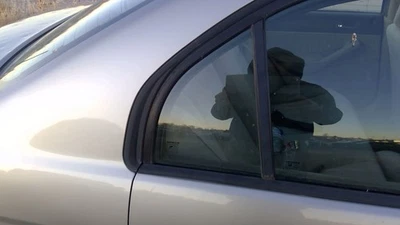 2001-05 Honda Civic пассажирское правое заднее вентиляционное окно задняя дверь стекло с рамой - Изображение 1 из 4