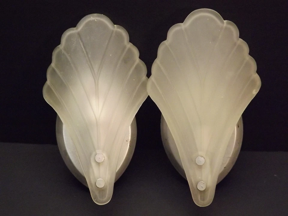 Vtg Frosted Glass Leaf Shell Fan Fixtures Wall Sconces Mid Century Art deco Pair - Image 1 of 4