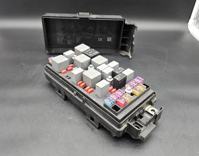 🏅 2007 Saturn Aura XR 3.6L Fuse Box Relay Module w/ Fog Lights  15859579 🏅 - Image 1 of 4