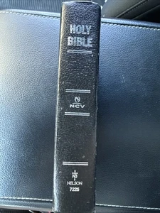 Holy Bible New Century Version Black Leather Compact Nelson 2003 NCV 7225B - Imagen 1 de 9