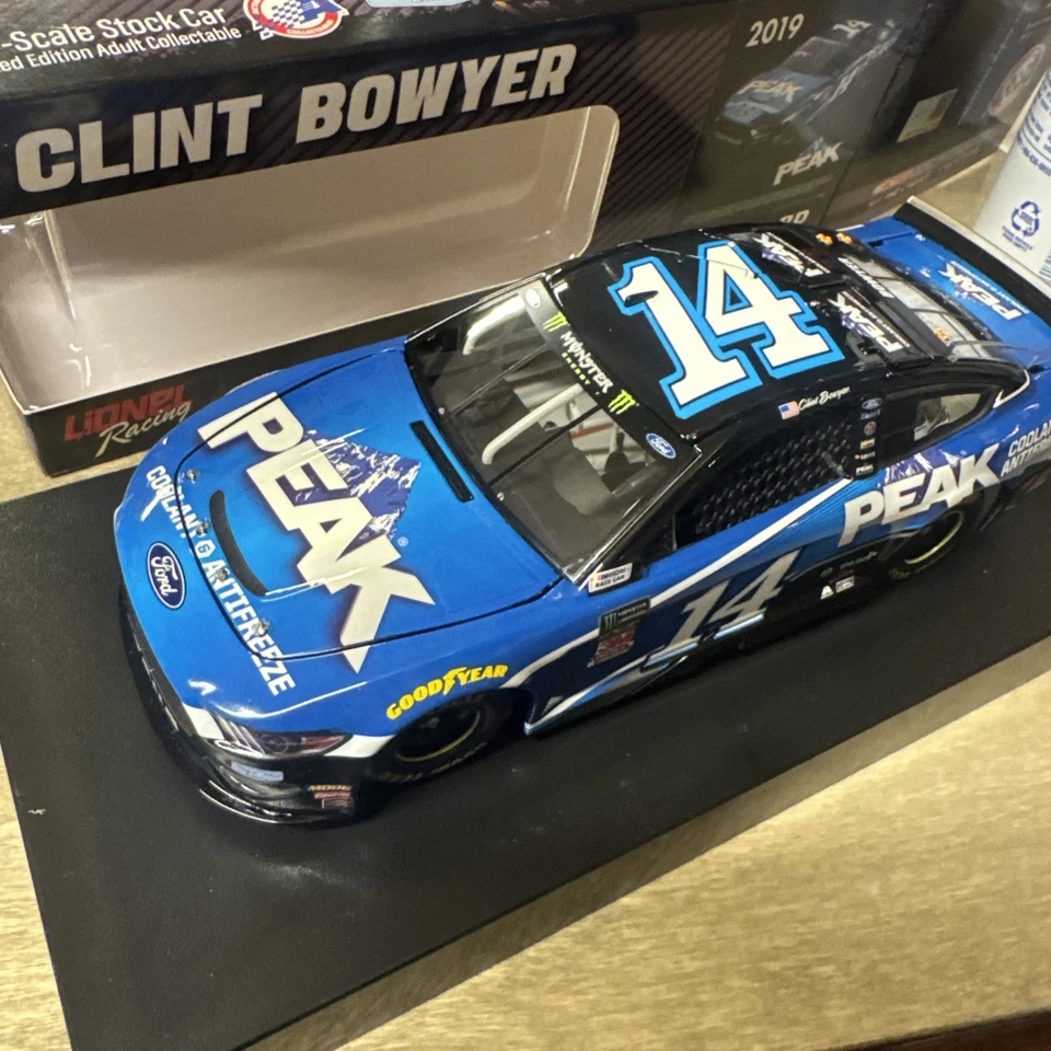 1:24 Acción 2019 #14 Peak Mustang Clint Bowyer Raro 1/512 DIN #101 Foto 1 de 4