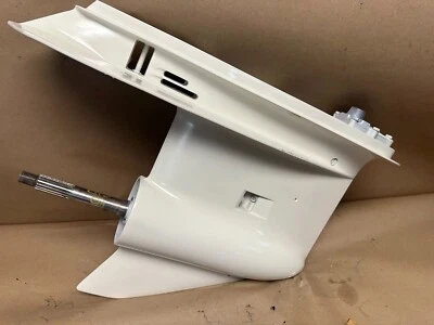 Unidad inferior fueraborda izquierda Johnson & Evinrude 1979-19 V6 150-250 HP 20" usado OEM Foto 1 de 4