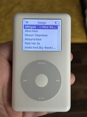 Apple iPod Classic 4th Generation White (20 GB) M9282b - Image 1 of 4