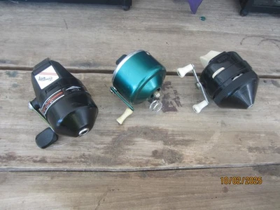 3 Vtg Reels: Catchmaster, Bronson Dart 905, Zebco 202 - Image 1 of 4