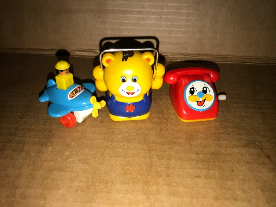 Plano Tomy Push Along Pull Back, patrón tirón hacia atrás y teléfono de cuerda *funcionando* Foto 1 de 4