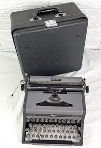 Royal Quiet De Luxe Portable Typewriter With Case USA Vintage 50s? Prop Portable - Picture 1 of 19