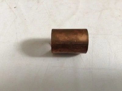 A44869 - A New Bushing For The Starter Housing On An IH 303, 315, 403 Combine Foto 1 de 2