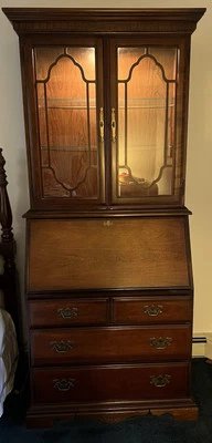 Secretaria antigua American Drew  Foto 1 de 4