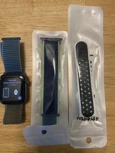 Apple Watch Series 5 (GPS 44mm) - Boîtier en aluminium gris sidéral - Photo 1 sur 1