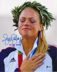 Foto firmada por el equipo de Jennie Finch EE. UU. 8x10 ""oro 04 EE. UU."" Insc Beckett Certificado de Autenticidad 227 - Imagen 1 de 3
