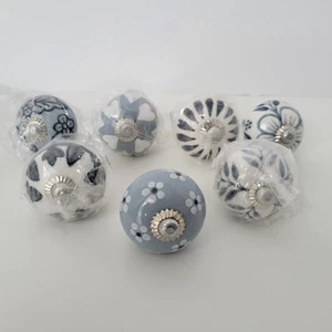 Posten 7 Mix verschiedene blaue Keramikknöpfe Schublade Schrank Ziehen Landhaus Floral blau - Bild 1 von 10