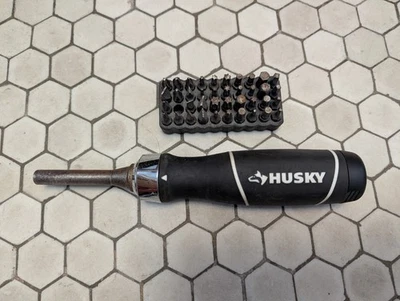 Husky Ratcheting  Magnetic Bit Holder Screwdriver with short bits - Image 1 of 2