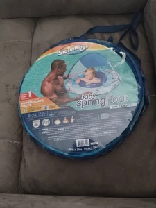 SwimWays Galleggiante Primaverile Squalo Bambino con Baldacchino per 9-24 Mesi Divertimento Acquatico - Foto 1 di 2