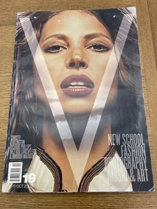 V MAGAZINE CHRISTY TURLINGTON  Issue 19 SEPT OCT 2002 - Picture 1 of 6