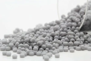 Miyuki Round Rocailles 15/0 Opaque LT.Grey Seed Beads RR-498 - Picture 1 of 2