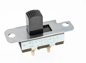 5x - Stackpole SPDT interruttore a scorrimento momentaneo 6A/125VAC 1A/125VDC attacco PCB, NOS - Foto 1 di 2