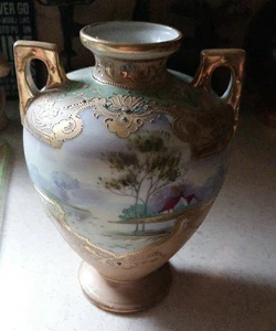 Vintage Nippon Moriage verzierte Waldszene handbemalte Griffe 6,5" Vase - Bild 1 von 7