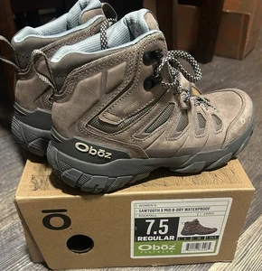 Neu im Karton Größe 7,5 B Oboz Sawtooth X Mid B-Dry wasserdichter Damen-Wanderschuh Steinschlag - Bild 1 von 7