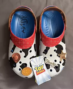 Zueco clásico Crocs Sheriff Woody para hombre tallas 8-13 Disney Pixar Toy Story vaquero - Imagen 1 de 6