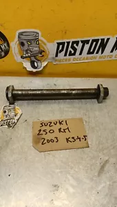 AXE DE ROUE ARRIERE SUZUKI 250 RM 2003 - 2001 2002 2003 2004 2005 2006 - Foto 1 di 3