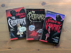 3 CAROLINE B COONEY Taschenbücher CHEERLEADER, PARFUM, RETURN OF VAMPIRE Vintage - Bild 1 von 3