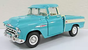 1:18-Scale 1957 Chevrolet Cameo Two-Tone Diecast Truck - Picture 1 of 17