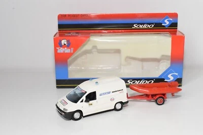 A67 1:43 SOLIDO 3138 PEUGEOT EXPERT ASSISTANCE UDICARS CON BARCA SU RIMORCHIO... - Immagine 1 di 4