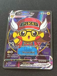 ARALE DR SLUMP PIKACHU POKEMON COSPLAY CARTE HOLO PRISM MANGA ANIME KAIWAI CUTE - Foto 1 di 8