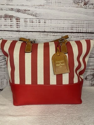 Bolso de viaje Dooney And Bourke rojo a rayas de lona y cuero Foto 1 de 4