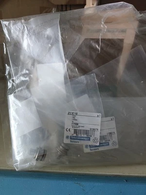 1PC   new Schneider  Telemecanique ZCE10 - Image 1 of 2