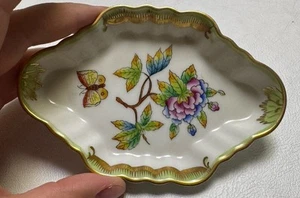 Herend Porcelain Queen Victoria Hand Painted Floral Trinket Dish 7737 Vintage - Picture 1 of 5