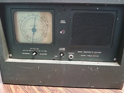 Receptor de rádio militar vintage R-100/urr Segunda Guerra Mundial "The Morale Builder"  - Imagem 1 de 4