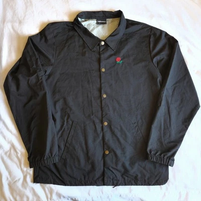 Chaqueta The Hundreds Bordada Rojo Rosa Logo Snap Abotonada XL Negra Cuello Foto 1 de 4