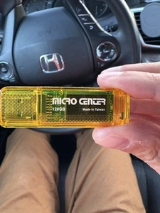 Micro Center 128GB SuperSpeed USB 3.1 Gen 1 Mobile Yellow Flash Drive NEW! - Afbeelding 1 van 2