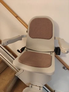 Acorn Superglide 120 Stairlift Right-Hand Straight - Picture 1 of 5