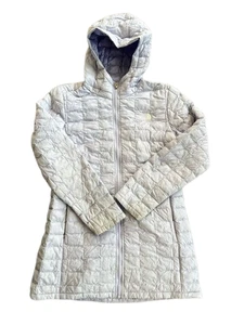 Abrigo acolchado ligero con capucha aislante ThermoBall The North Face para mujer - Imagen 1 de 10