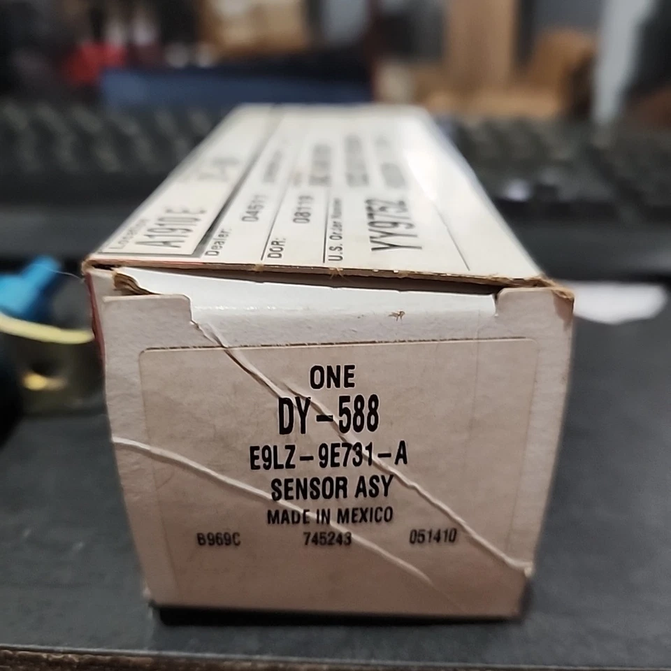 Motorcraft DY-588 Speed Sensor for Select 89-03 Ford Lincoln Mercury Models New - Image 1 of 3