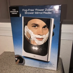 Espejo de ducha radio luz LED sin niebla “Power Zoom” The Sharper Image. Caja abierta - Imagen 1 de 7