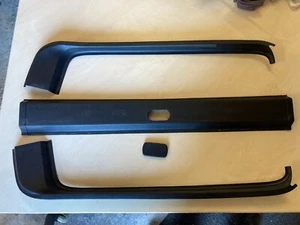 Mercedes-Benz S124 carene telaio vetro portellone nero - Foto 1 di 2