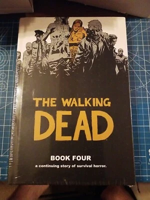 Cómics Walking Dead volumen 4 novela gráfica tapa dura imagen sellada MA-16 Foto 1 de 2