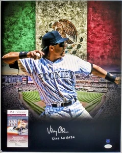 Foto firmada de VINNY CASTILLA 16x20 de ROCKIES (JSA de autenticidad) ""Viva La Raza"" automática - Imagen 1 de 4