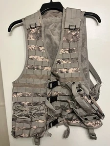 Brand New UTG Tactical Ammo Vest with Gun Holster and Extra Pouches - Picture 1 of 15