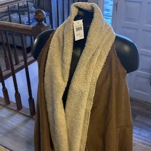 Women’s Sak 5th Ave.faux Leather Shearling Vest 100% Polyester New With Tags - Picture 1 of 5