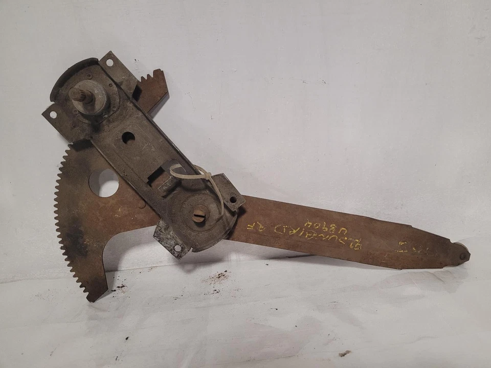 Used Front Right Door Window Regulator Front fits: 1992 Pontiac Sunbird manual 4 - Изображение 1 из 4