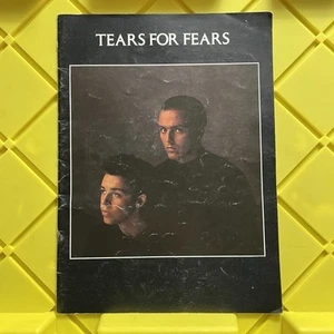 Libro ilustrado Tears For Fears con dos pegatinas de pase entre bastidores pegadas en el interior 1985 - Imagen 1 de 8