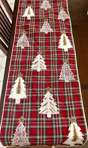 Vintage Ridgefield Homes Christmas Table Runner Plaid White Decorated Trees Line - Picture 1 of 6